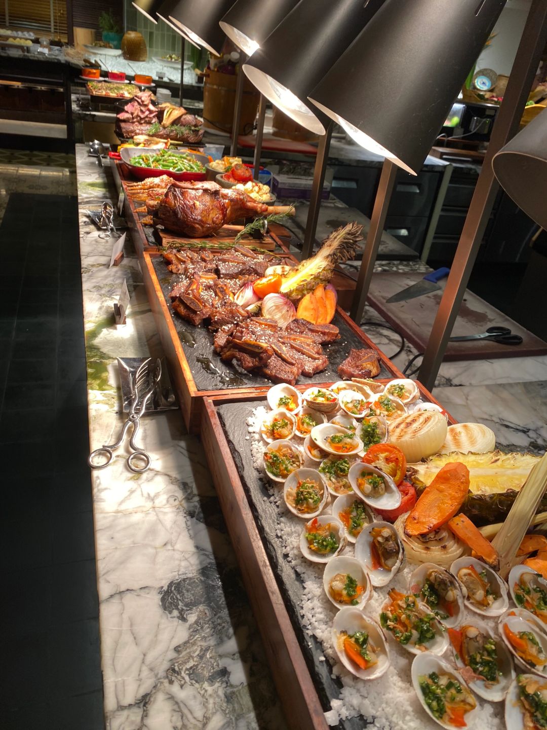 Ho Chi Minh-Mai House Saigon Hotel Seafood Buffet Restaurant?, lobsters bigger than your palm
