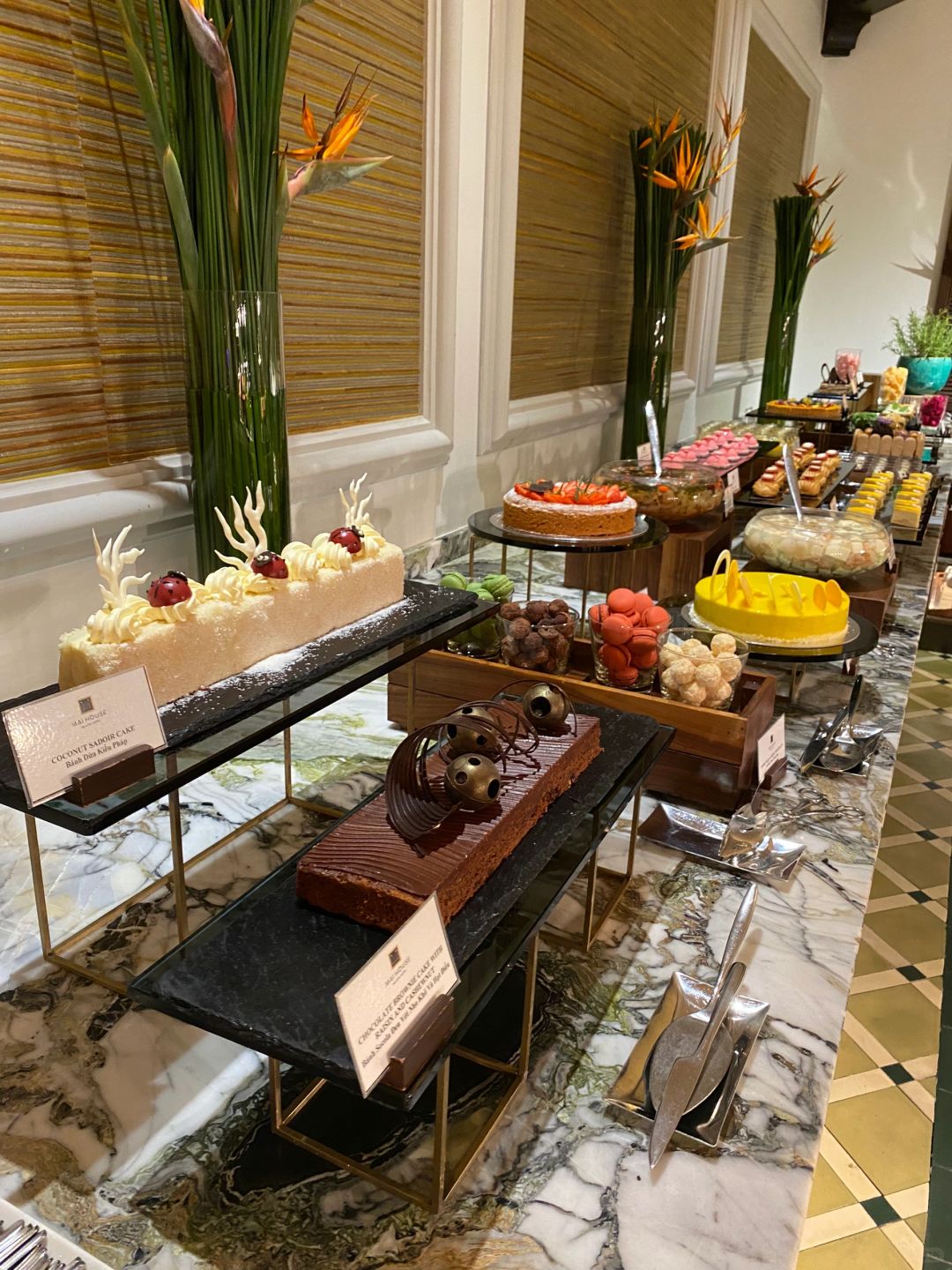 Ho Chi Minh-Mai House Saigon Hotel Seafood Buffet Restaurant?, lobsters bigger than your palm