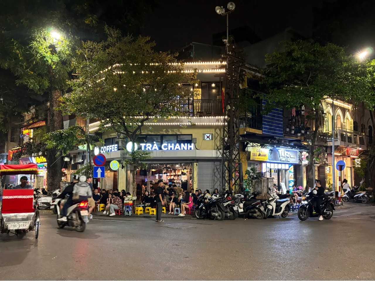 Hanoi-St Joseph Cathedral, Hanoi's nightlife is just beginning at 10pm