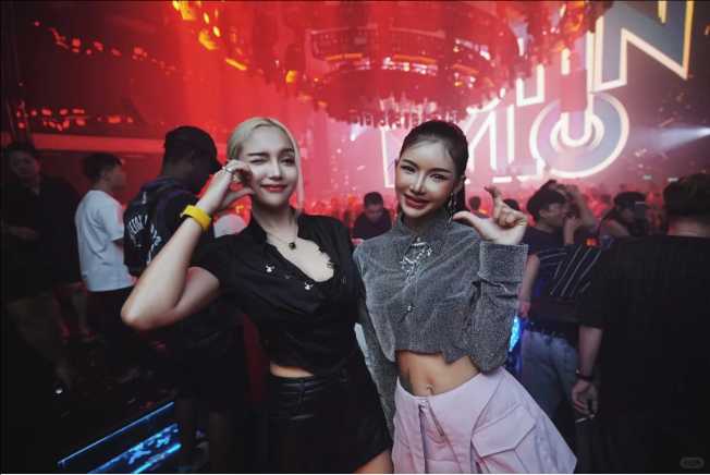 Pattaya-World house, the most powerful nightclub in Pattaya, introduce friends of the opposite sex