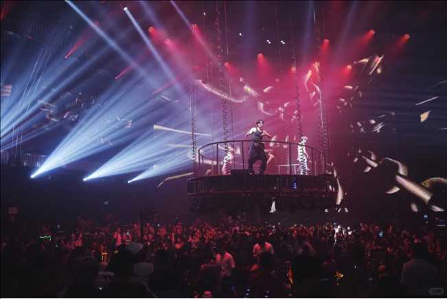 Pattaya-World house, the most powerful nightclub in Pattaya, introduce friends of the opposite sex
