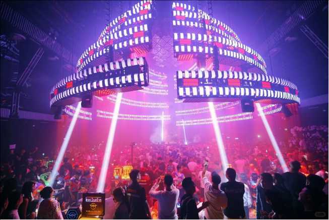 Pattaya-World house, the most powerful nightclub in Pattaya, introduce friends of the opposite sex