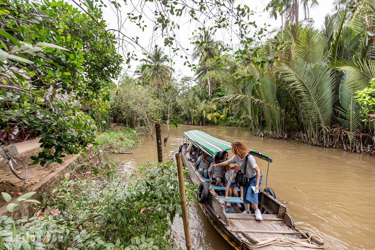 Ho Chi Minh-Mekong Delta Tour from Ho Chi Minh, Hand-cranked Boats, Cruise Ships, Floating Houses