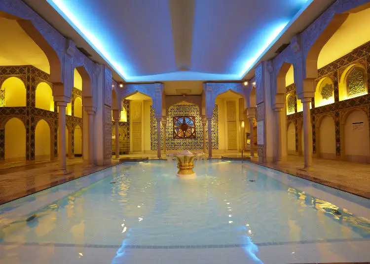 Osaka-Osaka Spa World is a recreational facility that brings together various hot springs