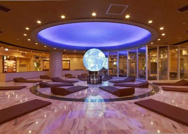 Osaka-Osaka Spa World is a recreational facility that brings together various hot springs
