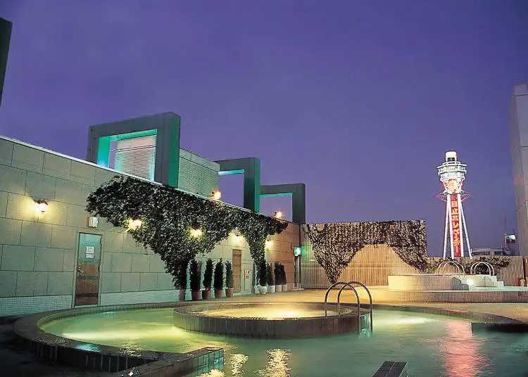 Osaka-Osaka Spa World is a recreational facility that brings together various hot springs