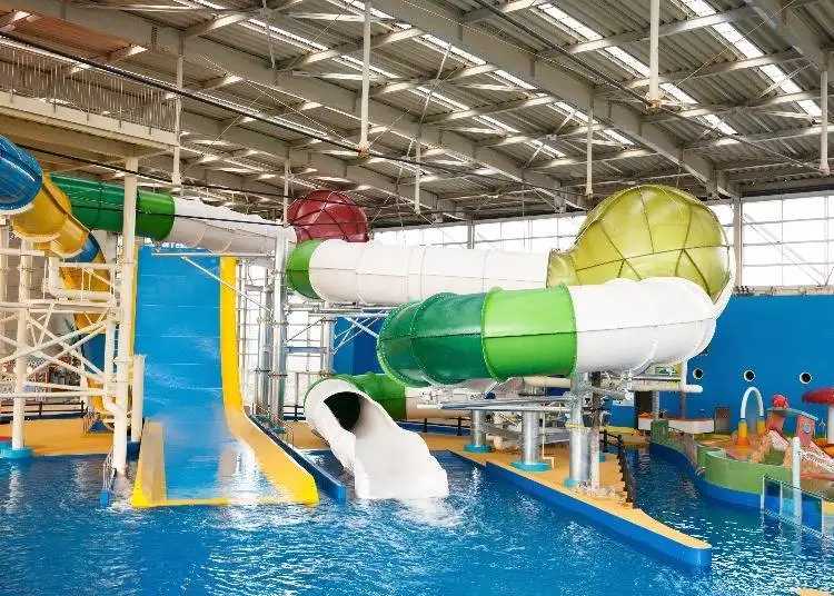 Osaka-Osaka Spa World is a recreational facility that brings together various hot springs