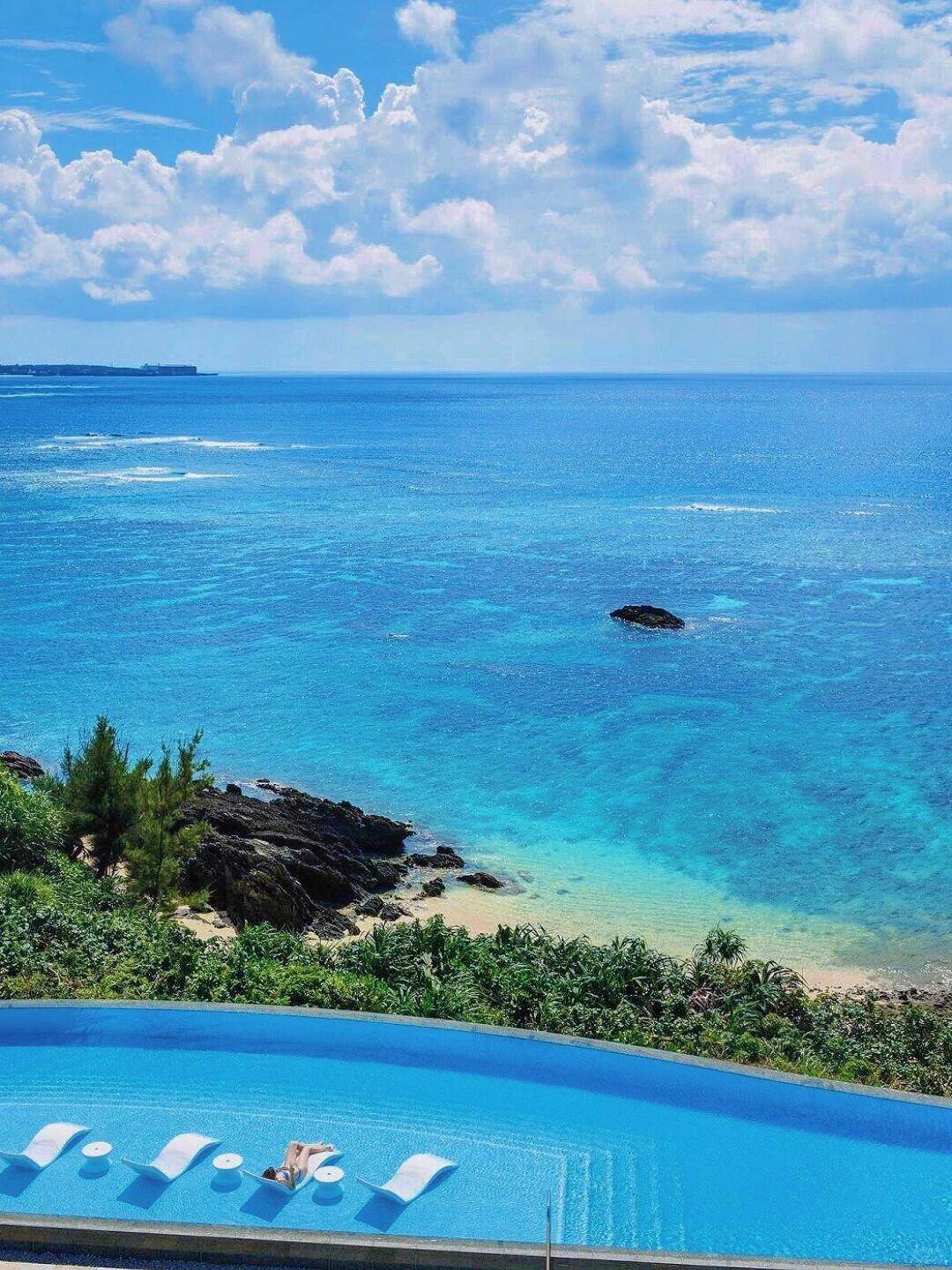 Okinawa-Halekulani Hotel in Okinawa?, surrounded by white sandy beaches and lush greenery