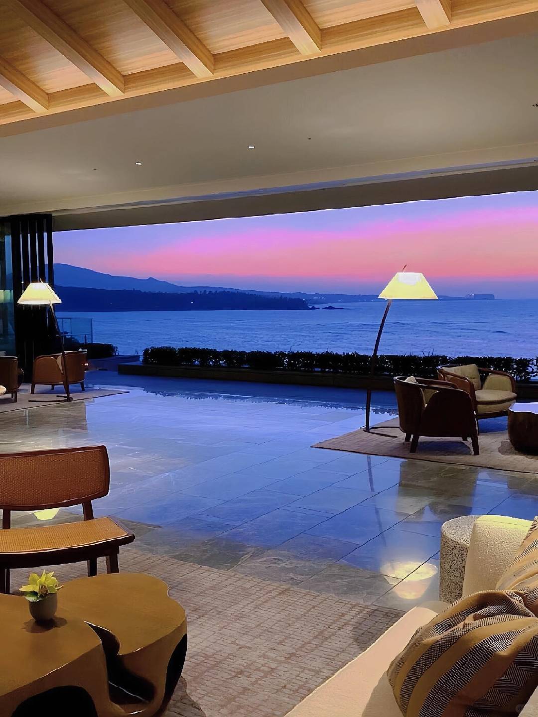 Okinawa-Halekulani Hotel in Okinawa?, surrounded by white sandy beaches and lush greenery