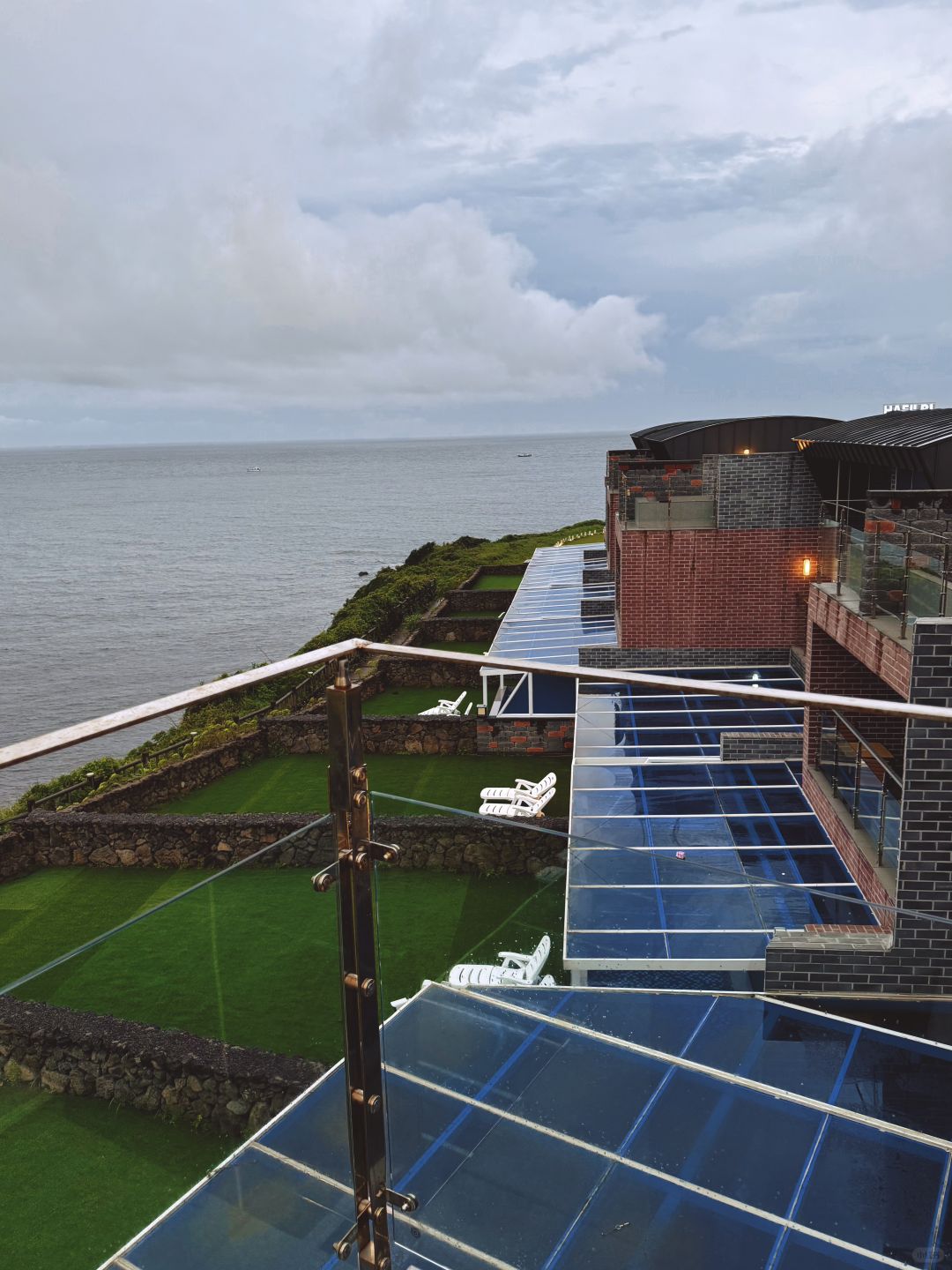 Busan/Jeju-Haeilri Pool & Spa Hotel in Jeju Island, each room has its own indoor hot spring
