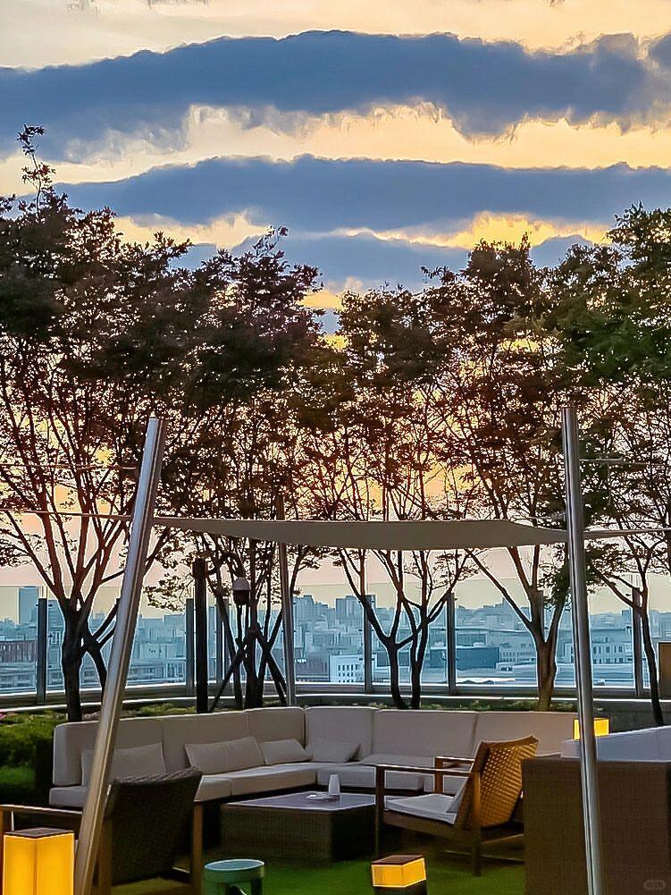 Seoul-Conrad Hotel in Yeongdeungpo-gu, Seoul, a perfect blend of luxury and beauty