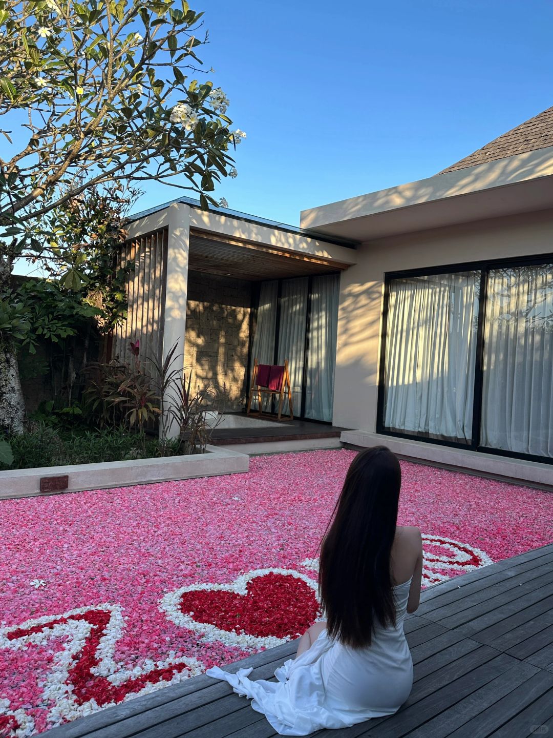 Bali-Berry Amour Romantic Hotel Villas?, experience the petal pool and floating breakfast