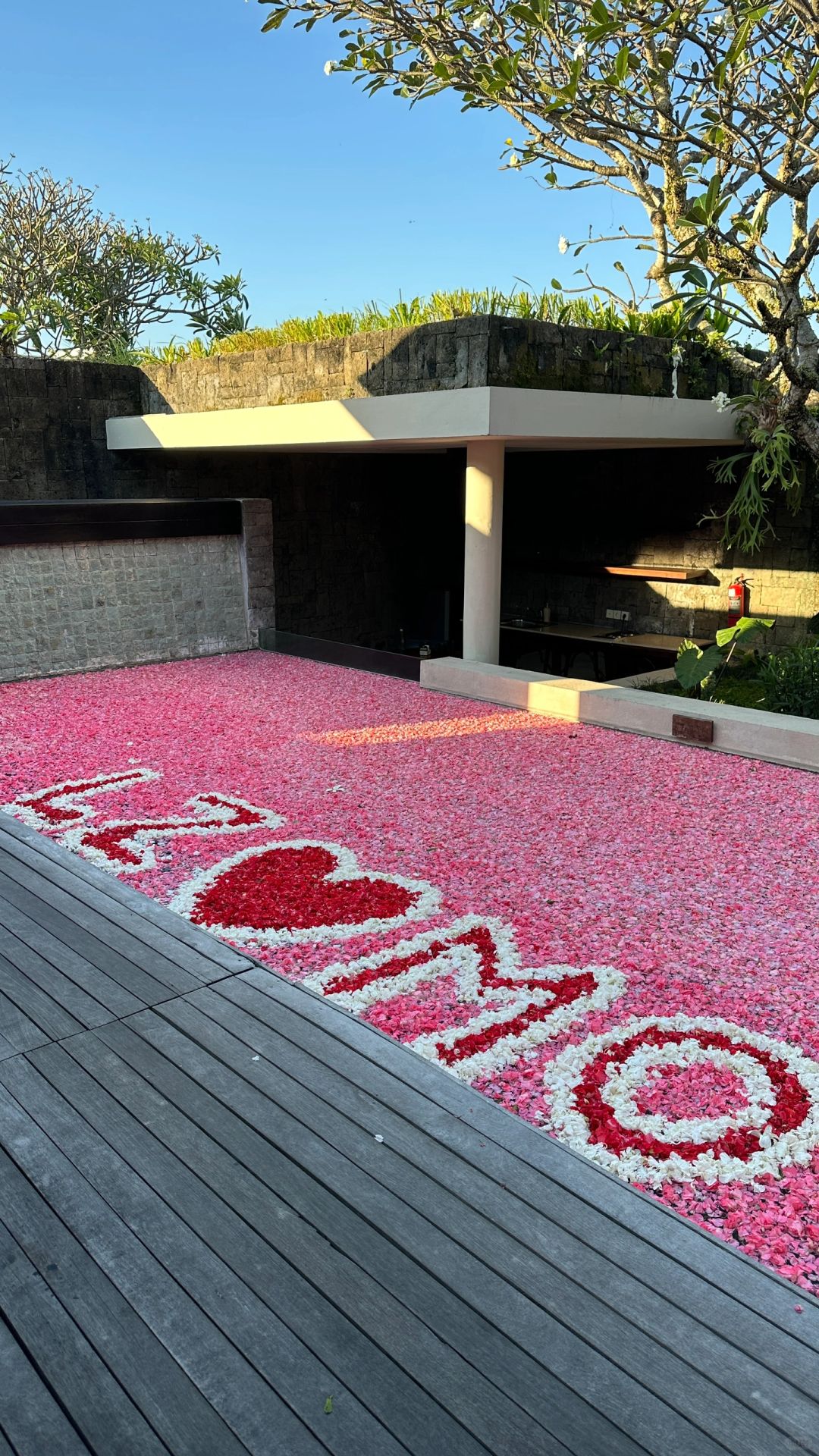 Bali-Berry Amour Romantic Hotel Villas?, experience the petal pool and floating breakfast