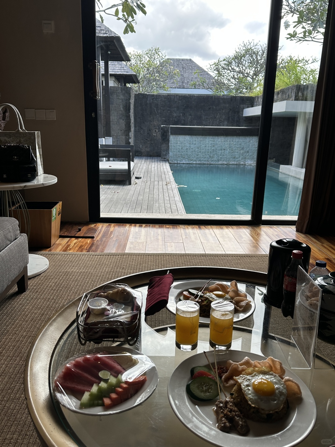 Bali-Berry Amour Romantic Hotel Villas?, experience the petal pool and floating breakfast