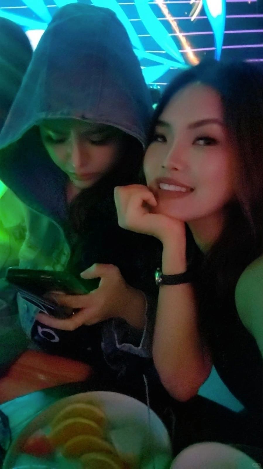 Jakarta-Drinking and dancing at Social House in Jakarta with my girlfriends