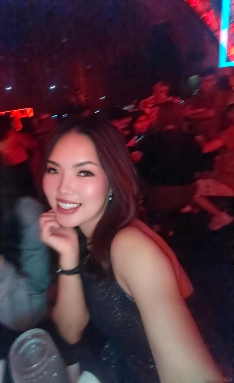 Jakarta-Drinking and dancing at Social House in Jakarta with my girlfriends