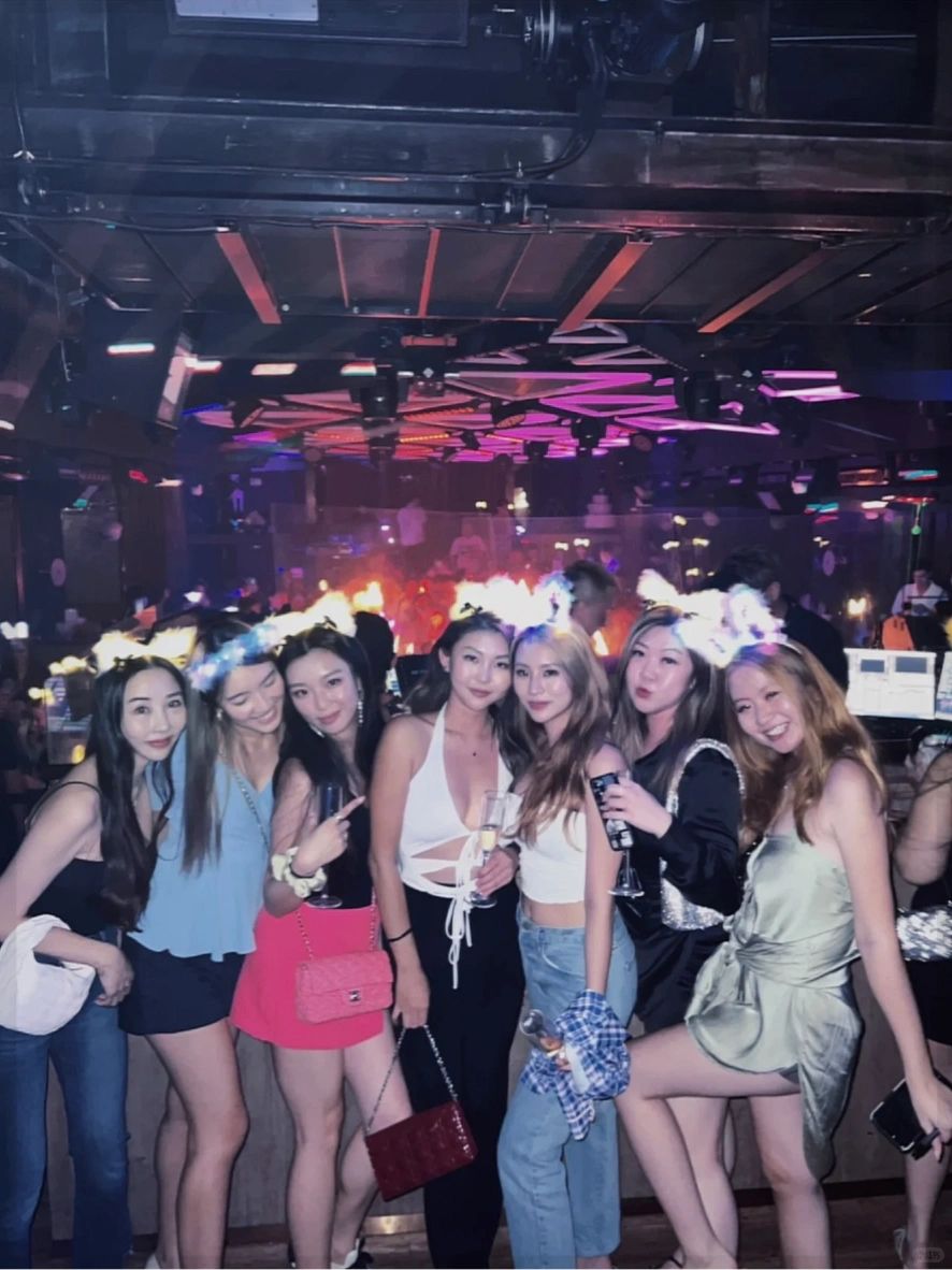 Hong kong-Lan Kwai Fong Boomerang/ Gram, drinking, eating, hookah, KTV, disco, all-round nightlife