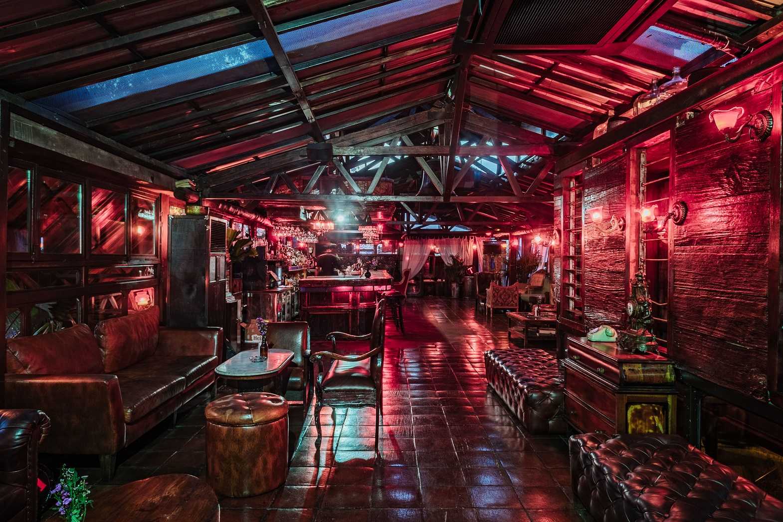 Bali-Immerse yourself in my happiness, dancing at La Favela Bar in Seminyak on Saturday