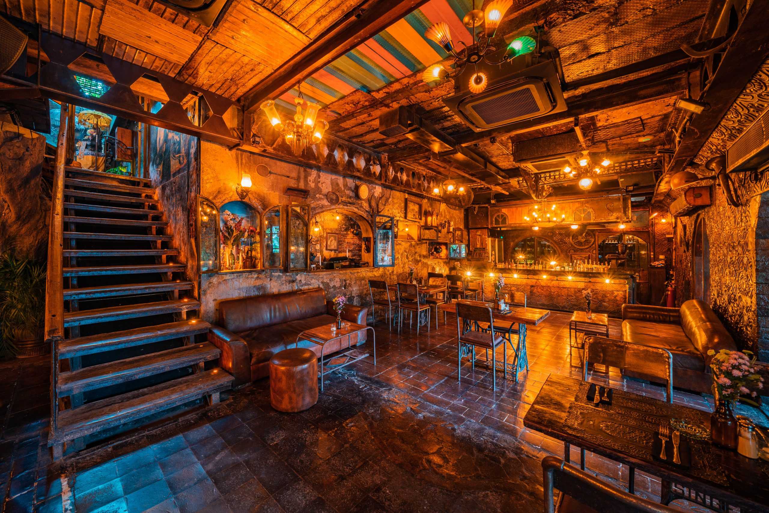 Bali-Immerse yourself in my happiness, dancing at La Favela Bar in Seminyak on Saturday