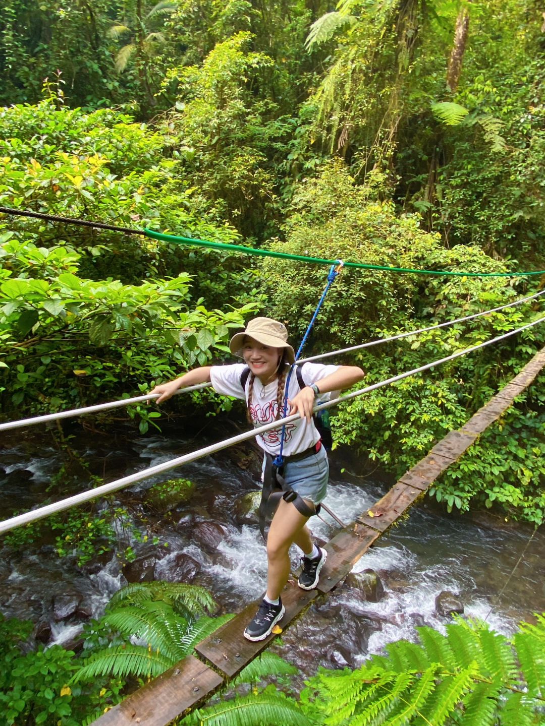 Jakarta-Suspension bridge?, outdoor hiking in the suburbs of Jakarta, through the rainforest