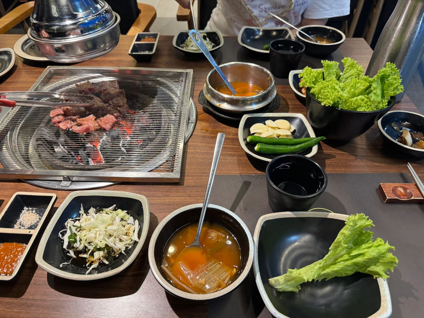 Cebu-Cebu Lapu Kaya Korean BBQ?, the waiter helped with the barbecue and was very nice