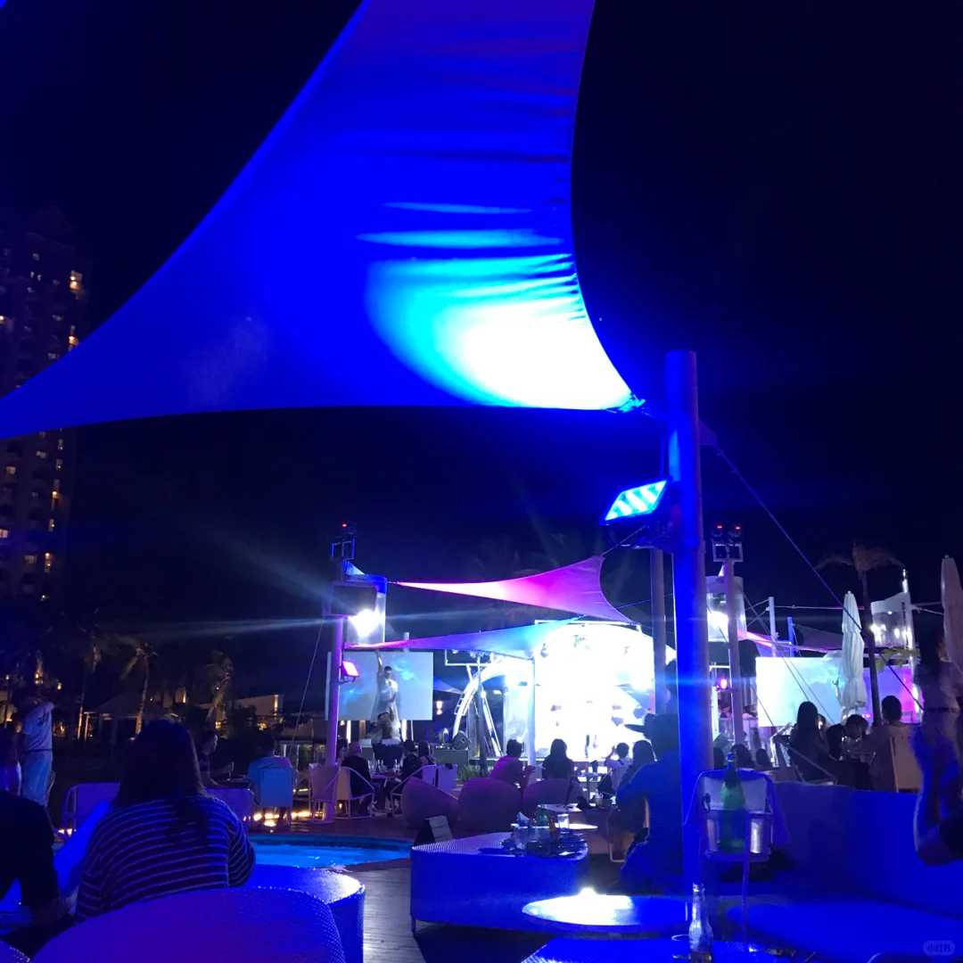 Cebu-Ibiza Club in Cebu?, singing and dancing performances start at 8pm every night