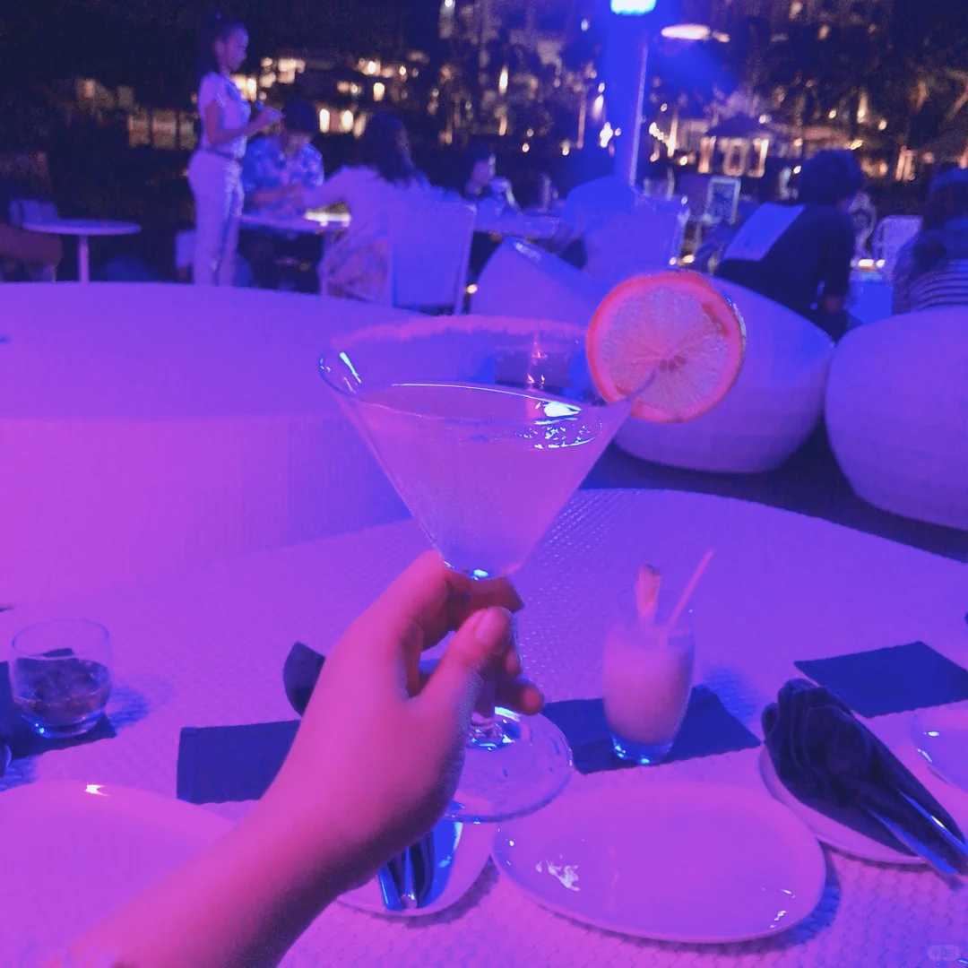 Cebu-Ibiza Club in Cebu?, singing and dancing performances start at 8pm every night