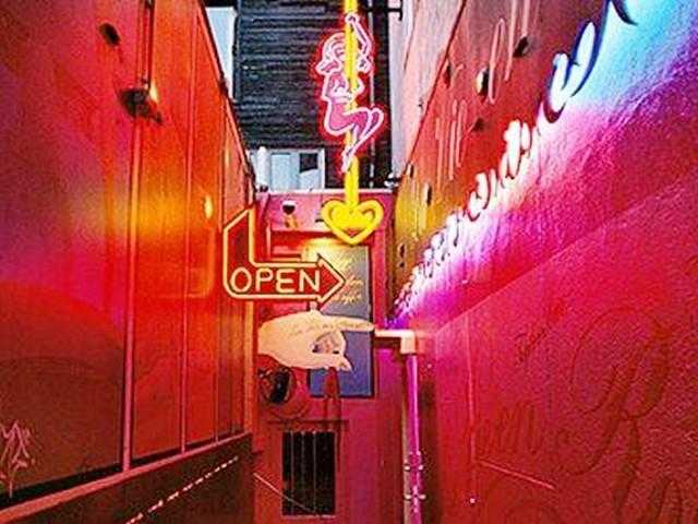 Hong kong-Hong Kong Wan Chai Red Light District: Nightclubs and bars can be found everywhere
