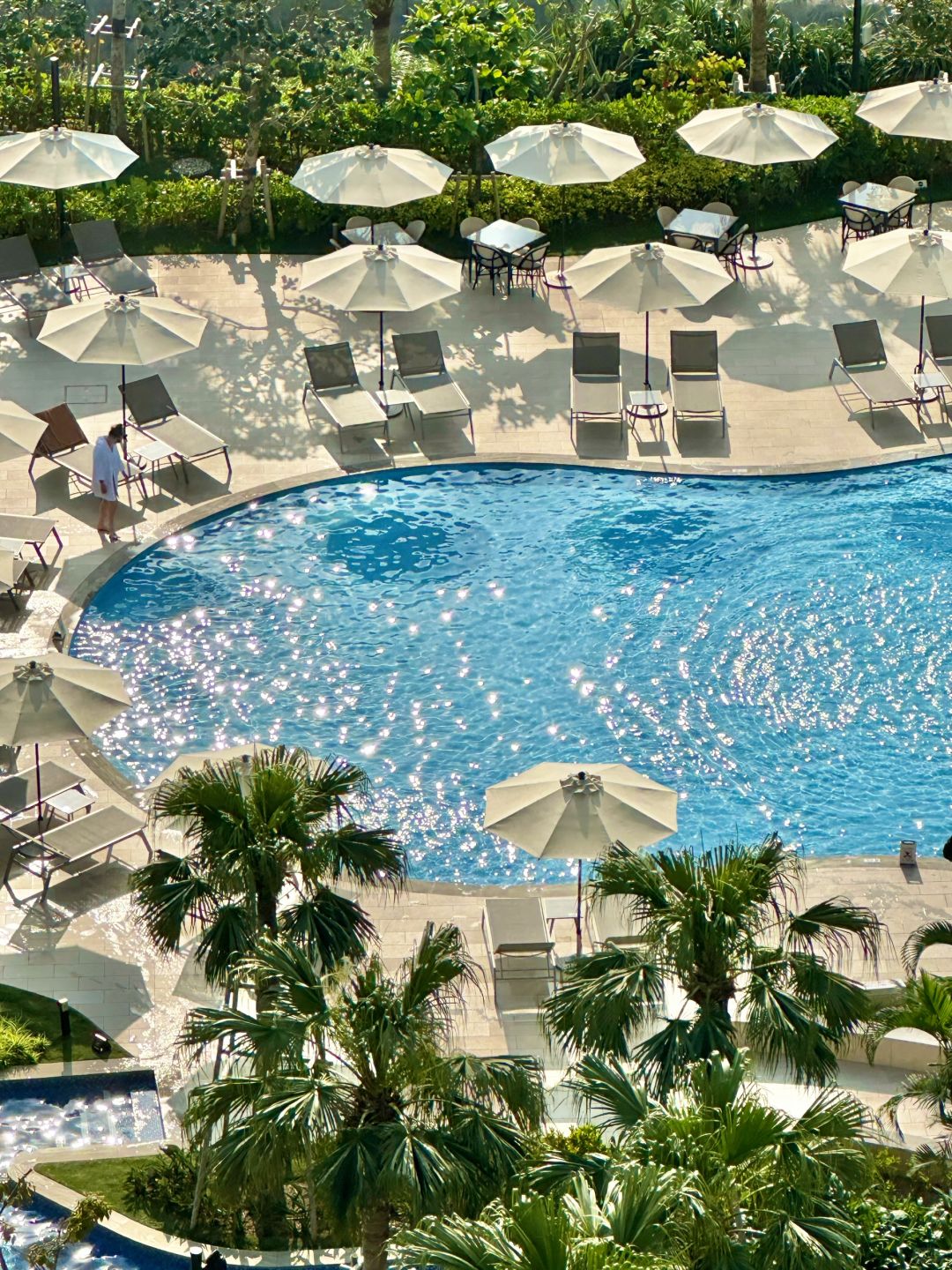 Okinawa-Okinawa Ryukyu Meijo Beach Hotel?, swimming pool and water slide are very fun