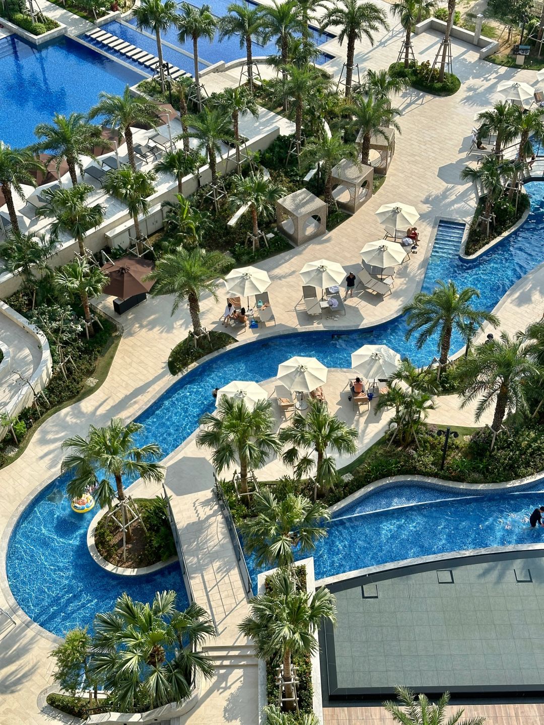 Okinawa-Okinawa Ryukyu Meijo Beach Hotel?, swimming pool and water slide are very fun