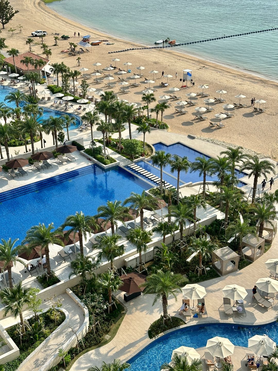 Okinawa-Okinawa Ryukyu Meijo Beach Hotel?, swimming pool and water slide are very fun