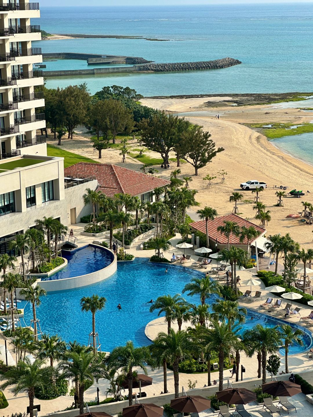 Okinawa-Okinawa Ryukyu Meijo Beach Hotel?, swimming pool and water slide are very fun