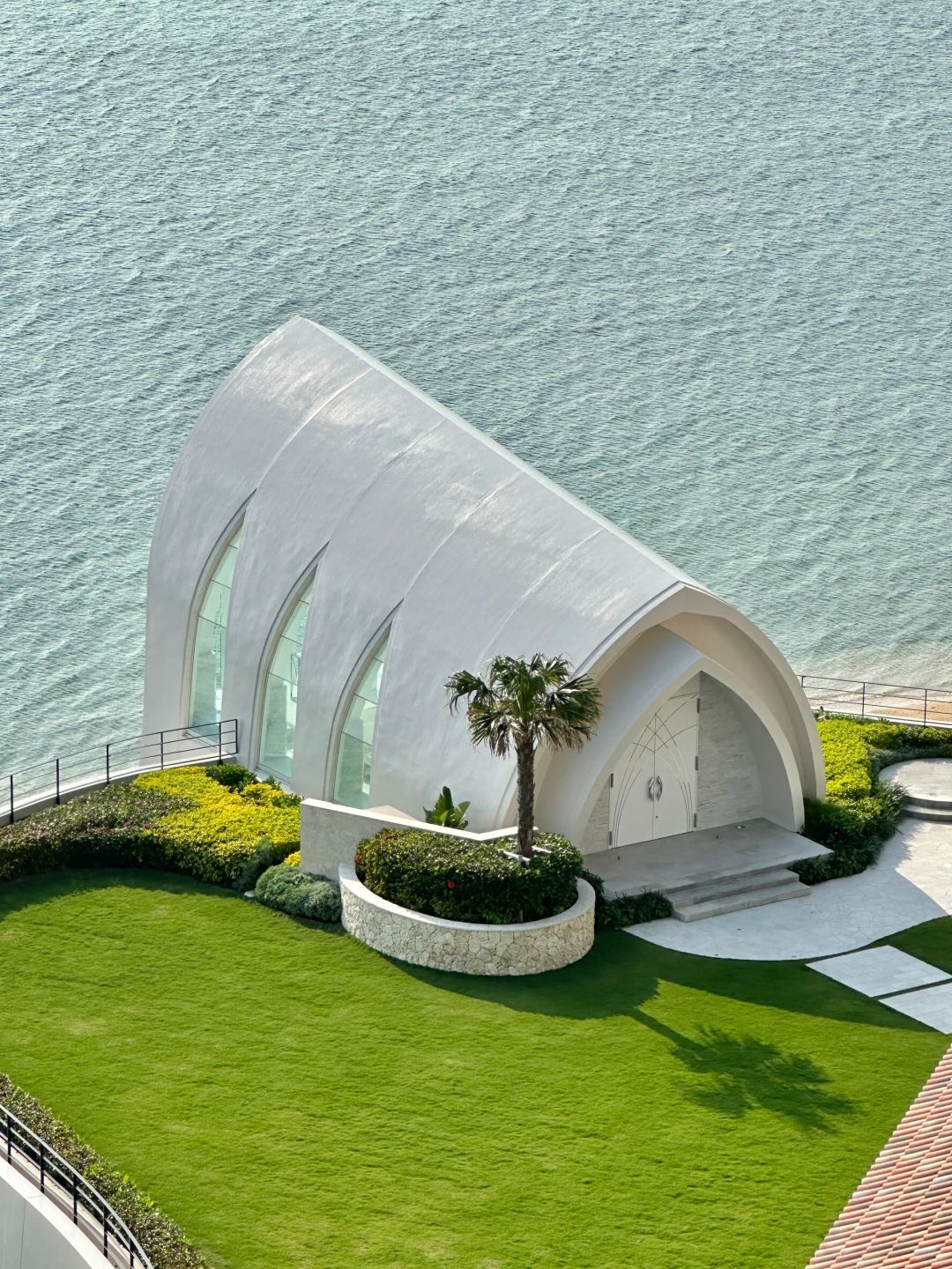 Okinawa-Okinawa Ryukyu Meijo Beach Hotel?, swimming pool and water slide are very fun