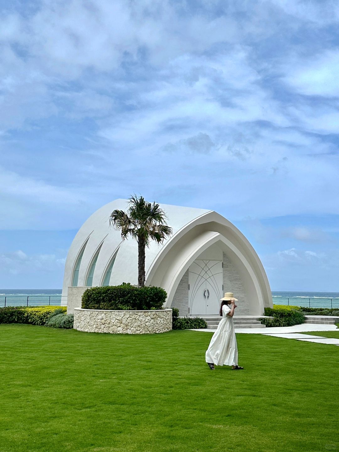 Okinawa-Okinawa Ryukyu Meijo Beach Hotel?, swimming pool and water slide are very fun