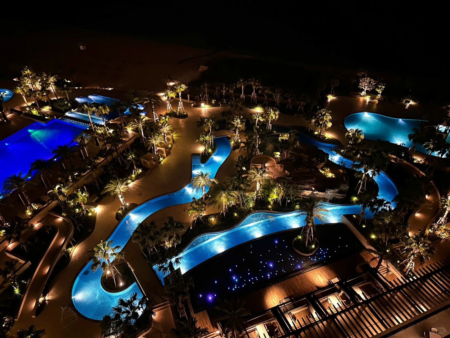 Okinawa-Okinawa Ryukyu Meijo Beach Hotel?, swimming pool and water slide are very fun
