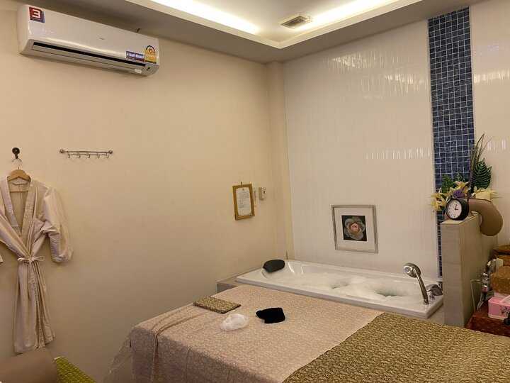 Hua Hin-NATURAL HEALTE & SPA, private room for nude essential oil massage