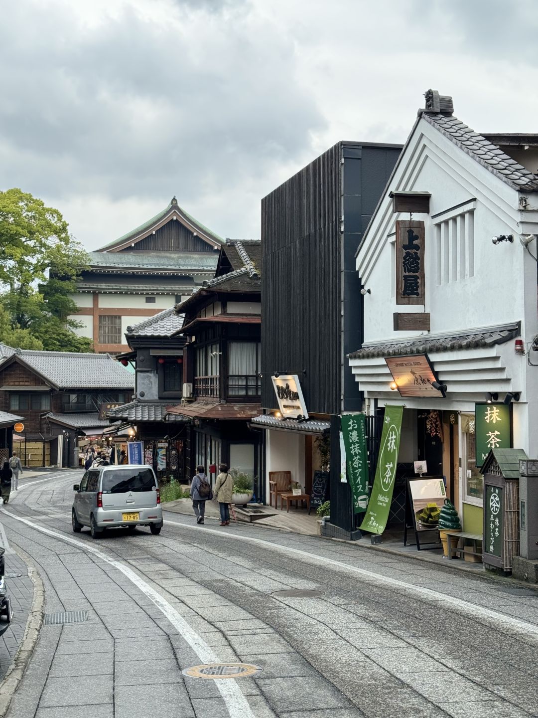 Tokyo-Tokyo Suburbs Travel Naritasan Omotesando?, an old Japanese street lined with shops
