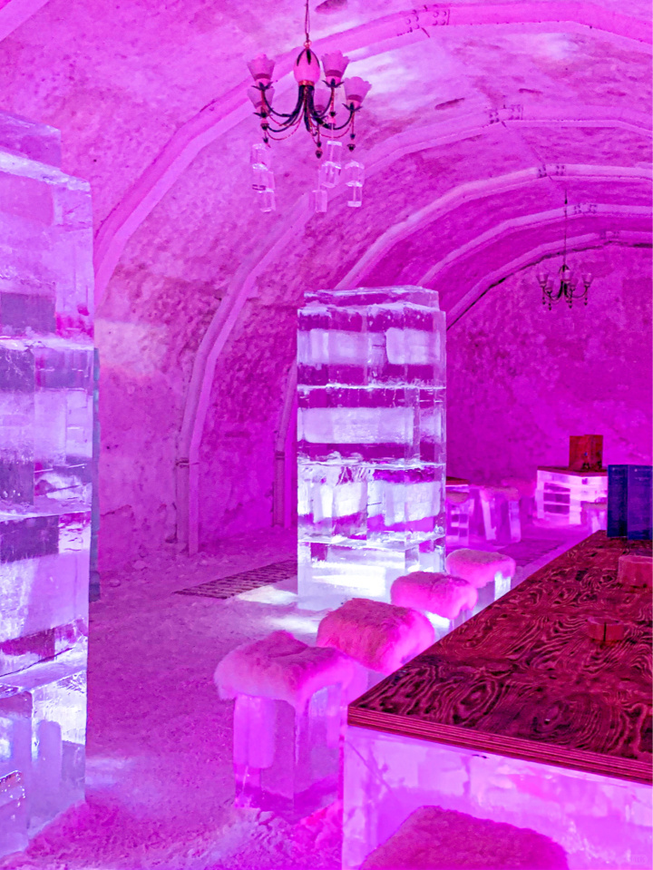 Sapporo/Hokkaido-Hokkaido Ice House Bar ICE Star resort Kiroro?, ice cubes change into colorful neon lights