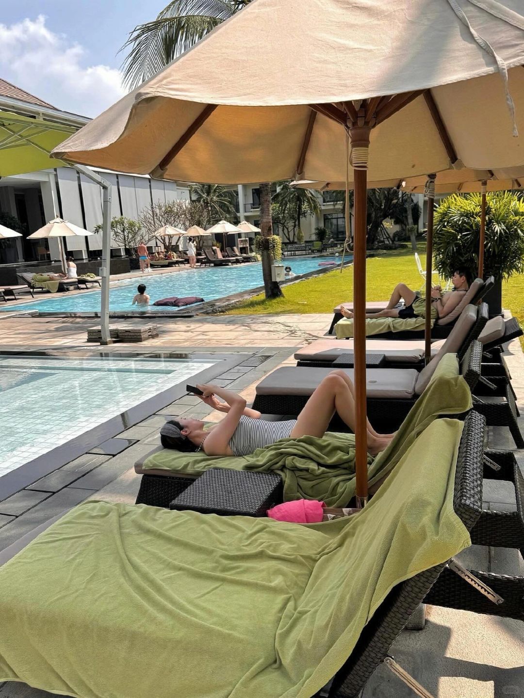 Bangkok-?Capella, Villa Deva Resort & Hotel, Away Riverside. Bangkok hotel reviews.