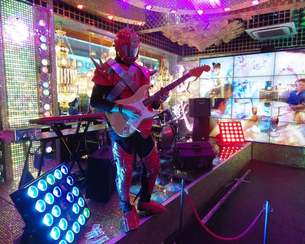 Tokyo-Asia's largest red-light district, Tokyo's nightlife is full of decadence and luxury