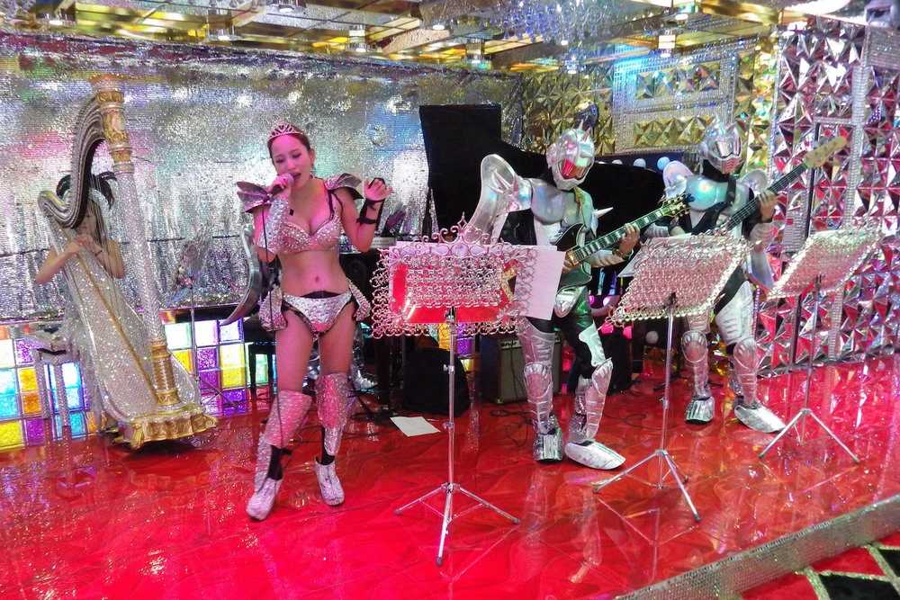 Tokyo-Asia's largest red-light district, Tokyo's nightlife is full of decadence and luxury