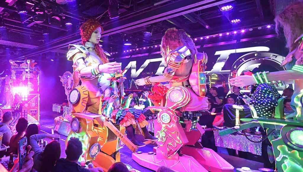 Tokyo-Asia's largest red-light district, Tokyo's nightlife is full of decadence and luxury