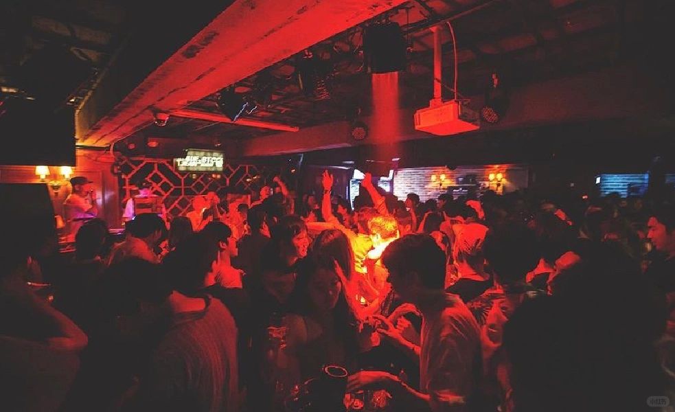 Busan/Jeju-Busan Billie Jean Bar (빌리진)?, next to Haeundae Lct, no age limit