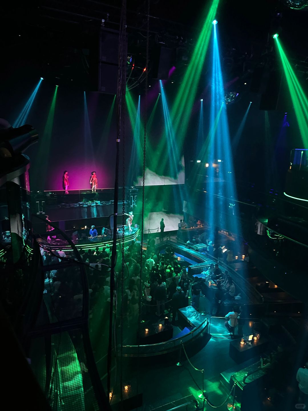 Singapore-Singapore Marquee Nightclub, 18-year-old girl goes to a bar for the first time
