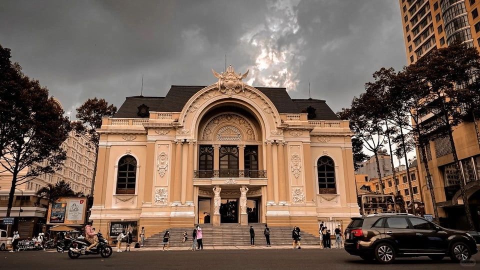 Ho Chi Minh-Notre Dame Cathedral, Independence Palace, Ben Thanh Market. Ho Chi Minh Travel Attractions