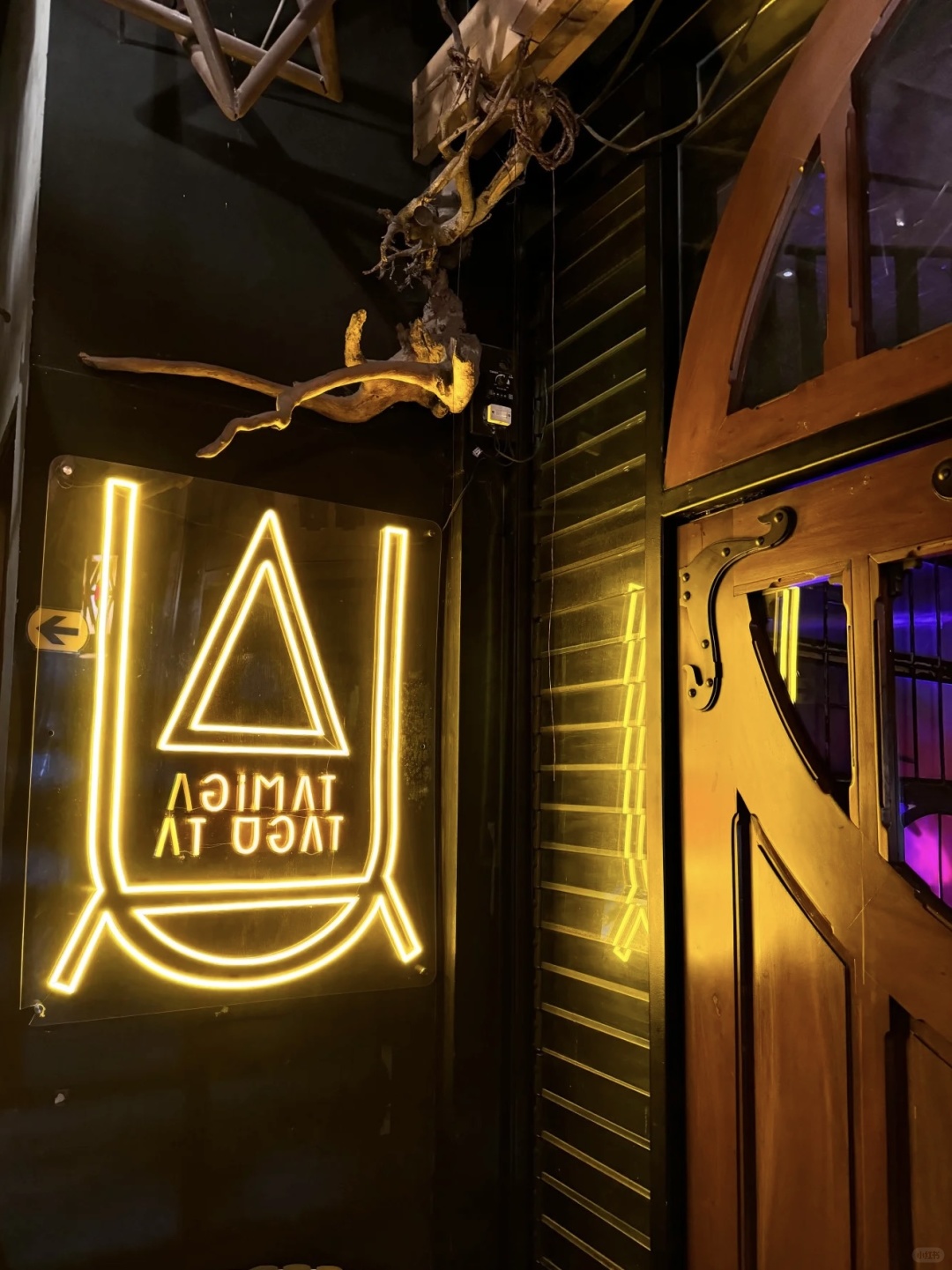 Manila/Luzon-Agimat at Ugat Foraging Bar and Kitchen?, watch live performances and sing