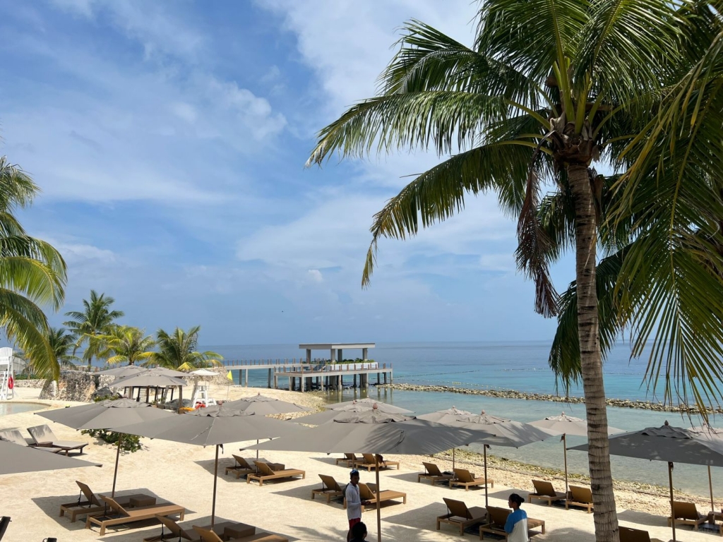 Cebu-Sheraton Cebu Resort, swimming pool, beach, sea breeze, coconut trees are all available