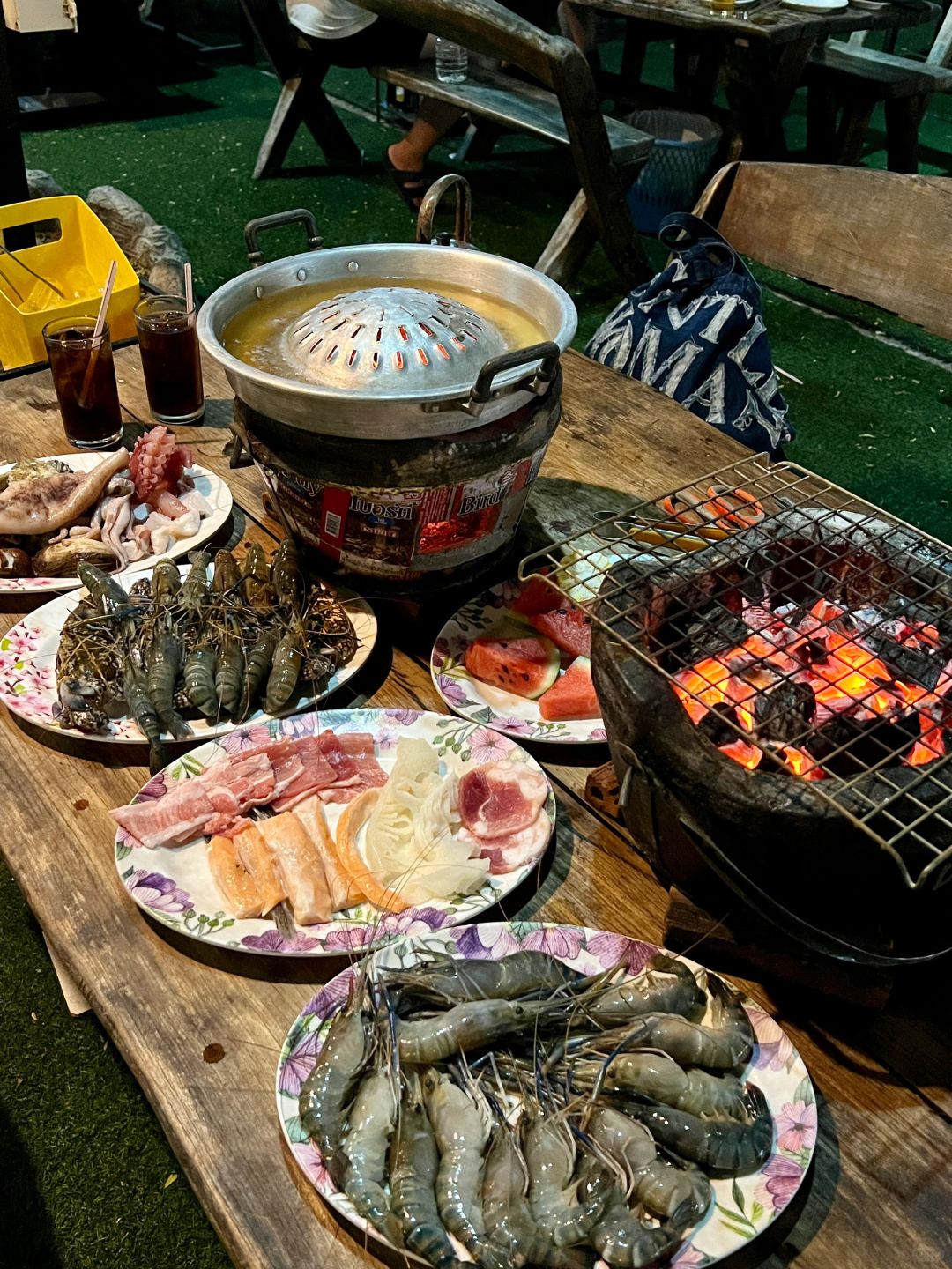 Pattaya-บริษัท ล๊อบสเตอร์พอต จำกัด, Seafood barbecue buffet, crab, prawns, squid, oysters