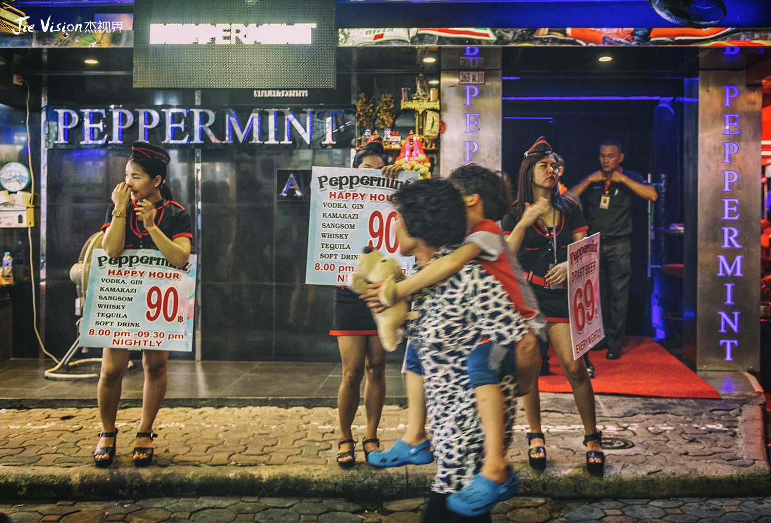 Pattaya-Pattaya Red Light District: The romantic and charming Thai nightlife after nightfall