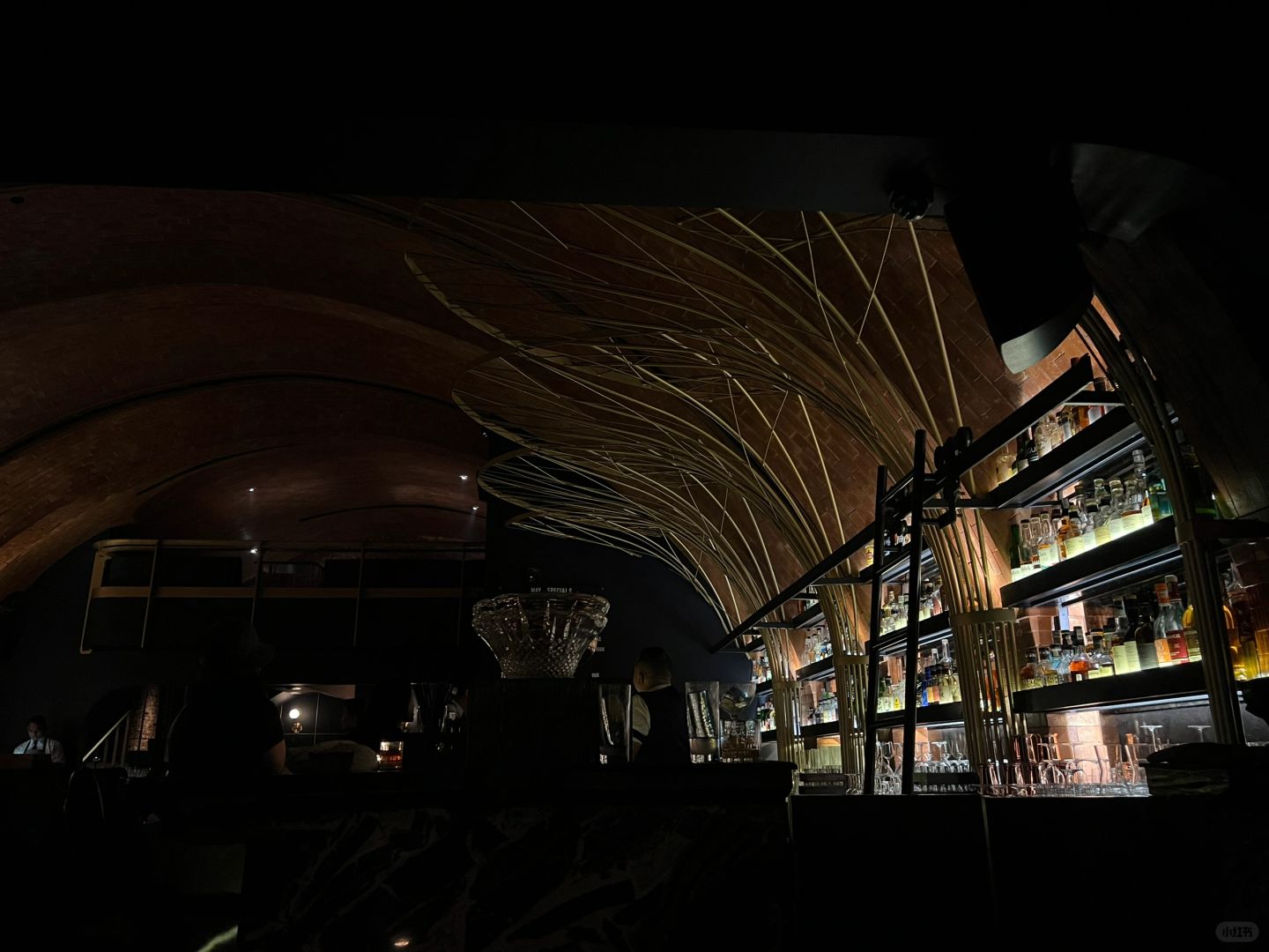 Jakarta-H Club is full of bright lights, fine wine, beautiful women and beautiful women